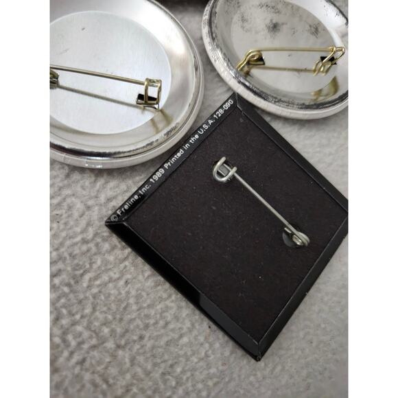 Lot 9 Vintage Library Pin Reading Books 1980s Free Libraries President Dino - Picture 7 of 10